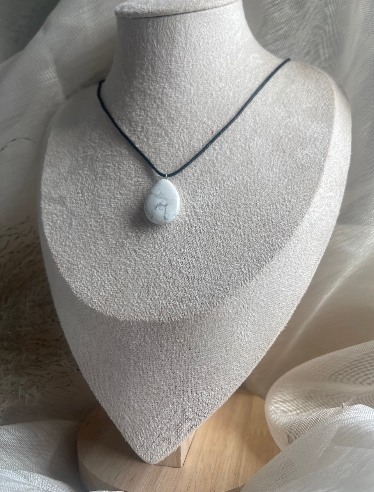 Collier Howlite | Apaise les troubles du sommeil - Enlève le stress - Equilibre émotionnel
